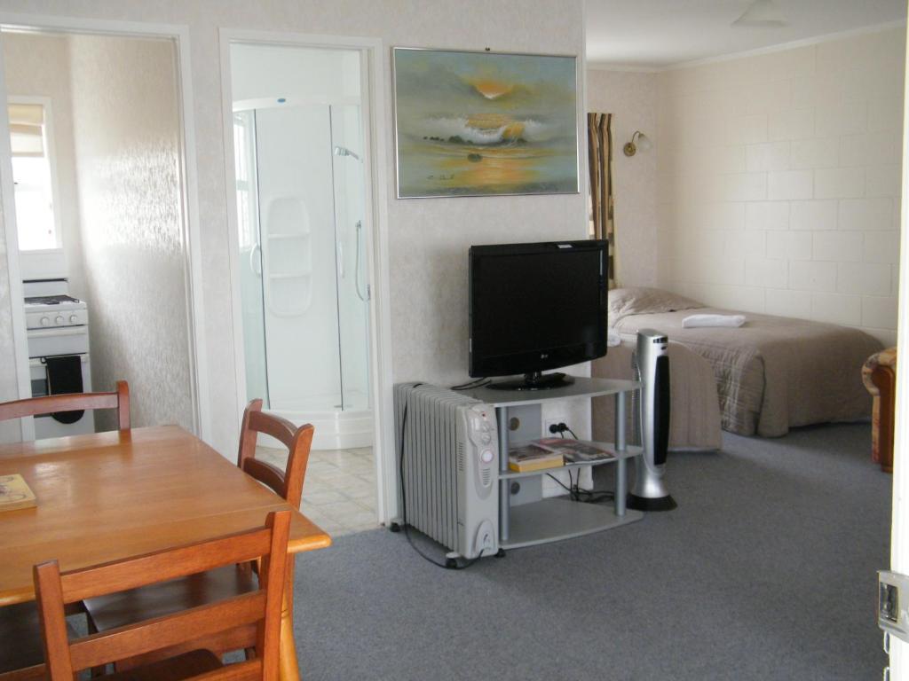 Colonial City Motel Hamilton Bagian luar foto