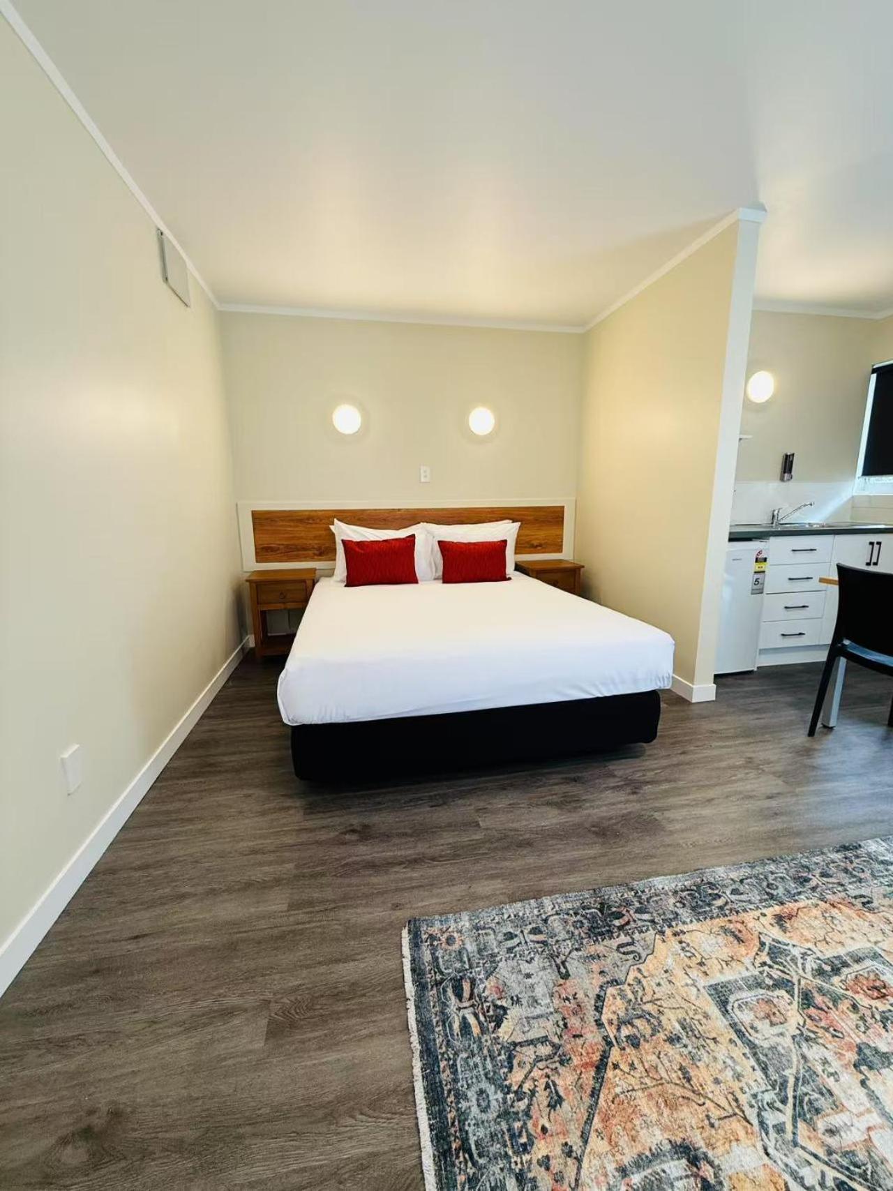 Colonial City Motel Hamilton Bagian luar foto