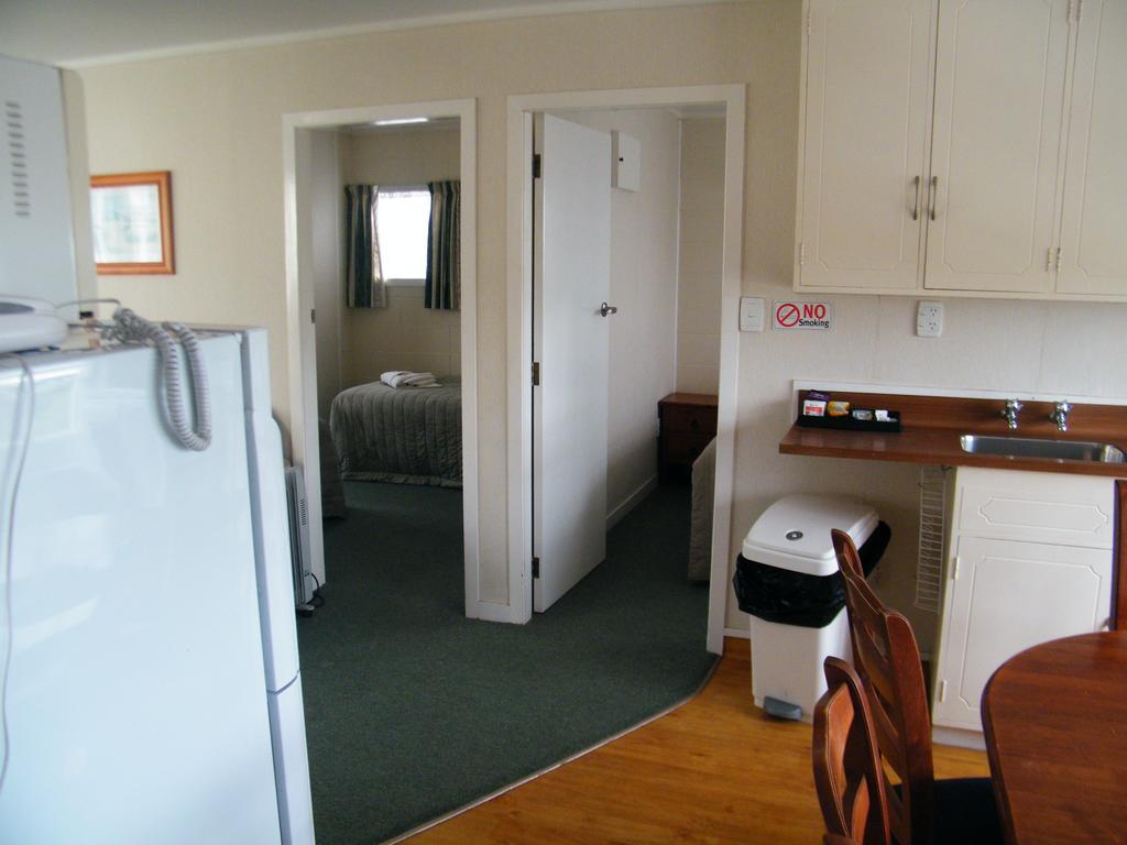 Colonial City Motel Hamilton Bagian luar foto