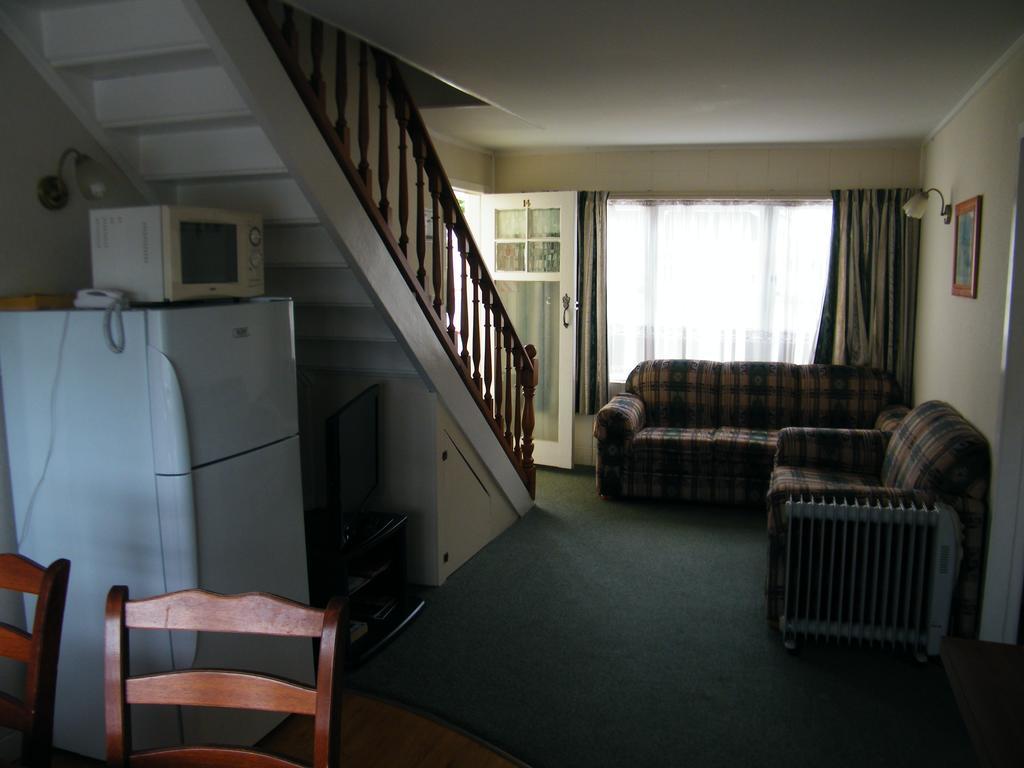 Colonial City Motel Hamilton Bagian luar foto