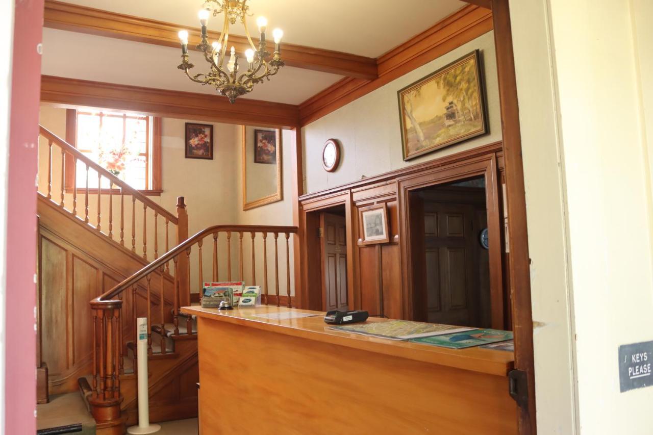 Colonial City Motel Hamilton Bagian luar foto